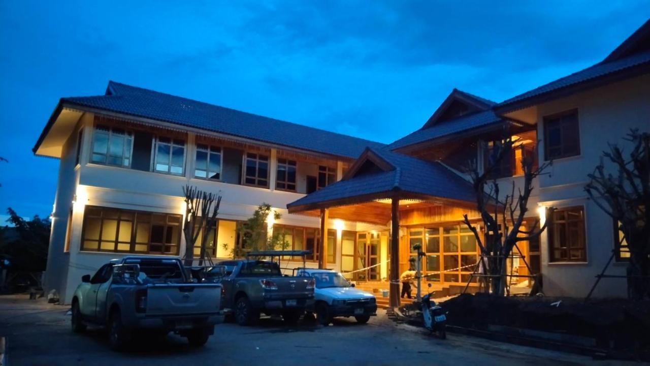 Kum-Chan House Hotel Nan Exterior foto